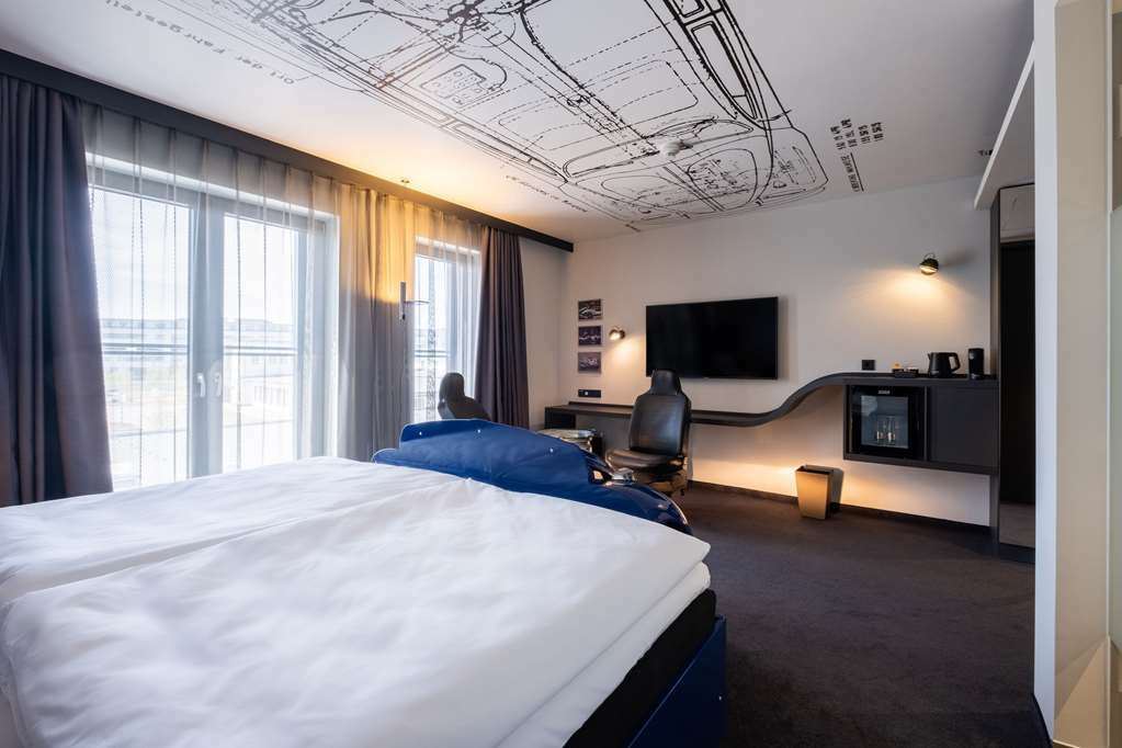 V8 Hotel Koeln At Motorworld Room photo