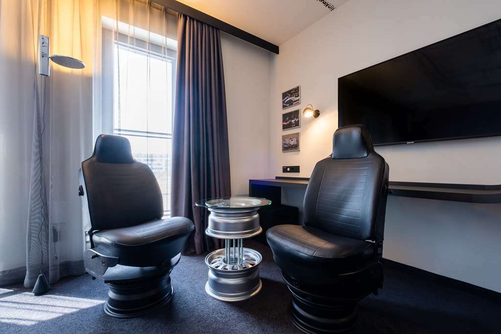 V8 Hotel Koeln At Motorworld Room photo