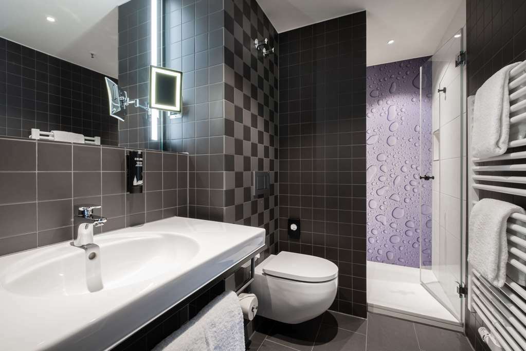 V8 Hotel Koeln At Motorworld Room photo