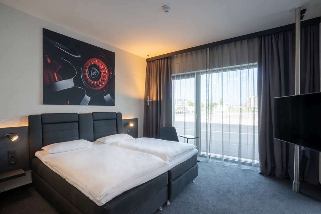 V8 Hotel Koeln At Motorworld Room photo