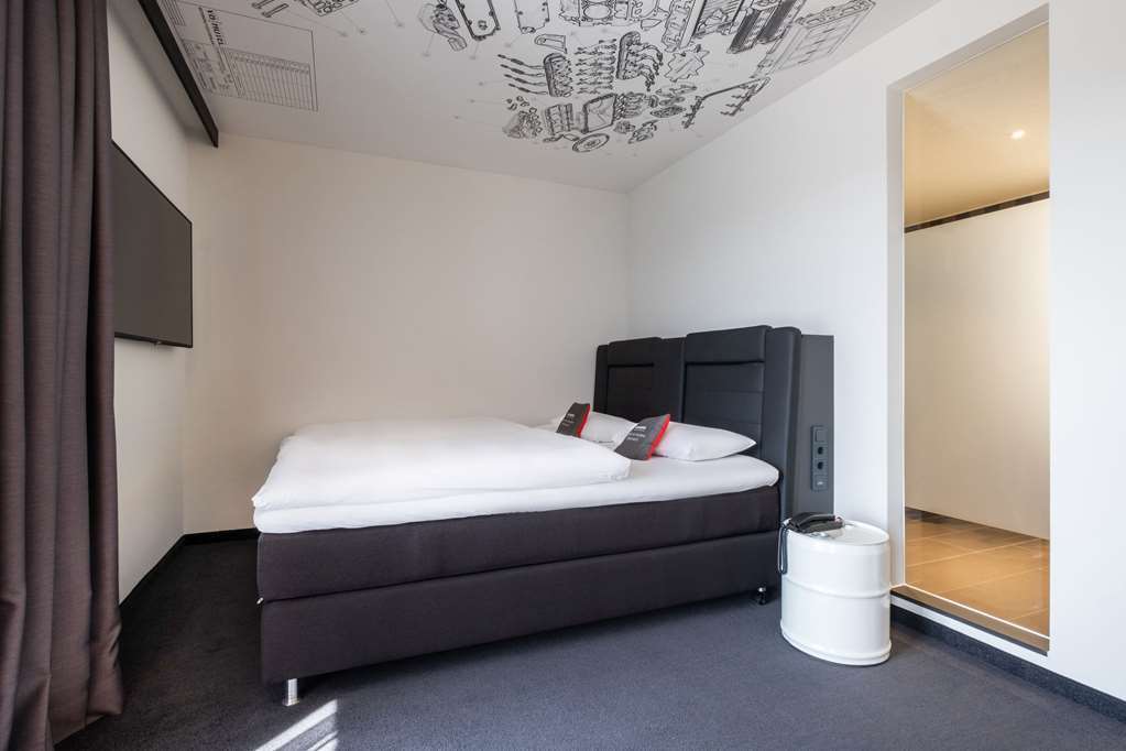 V8 Hotel Koeln At Motorworld Room photo