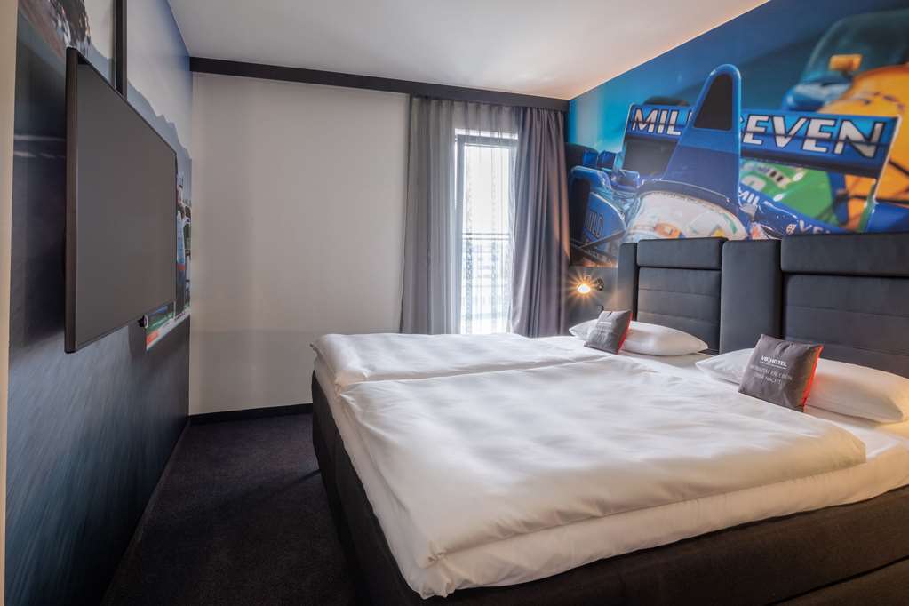 V8 Hotel Koeln At Motorworld Room photo